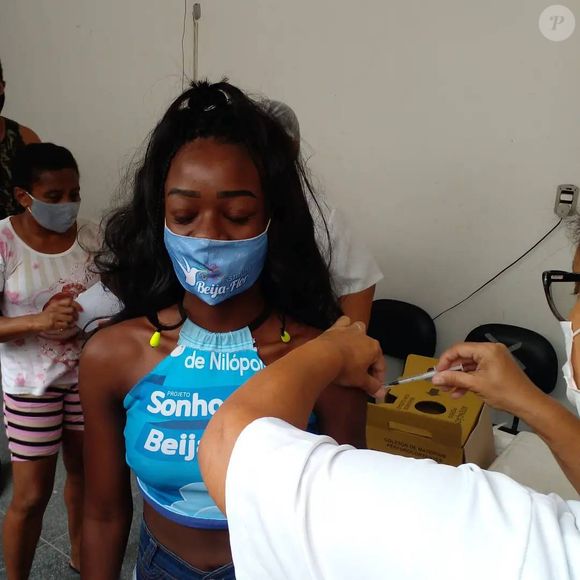 Lorena Raissa, durante a pandemia de Covid-19 em 2020, longe dos desfiles, manteve viva a ligação com a Beija-Flor, acompanhando a rotina da escola mesmo sem carnaval na Sapucaí