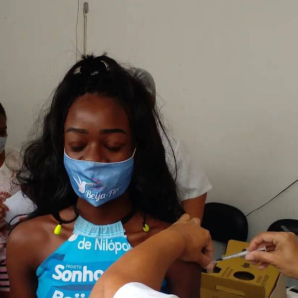 Lorena Raissa, durante a pandemia de Covid-19 em 2020, longe dos desfiles, manteve viva a ligação com a Beija-Flor, acompanhando a rotina da escola mesmo sem carnaval na Sapucaí