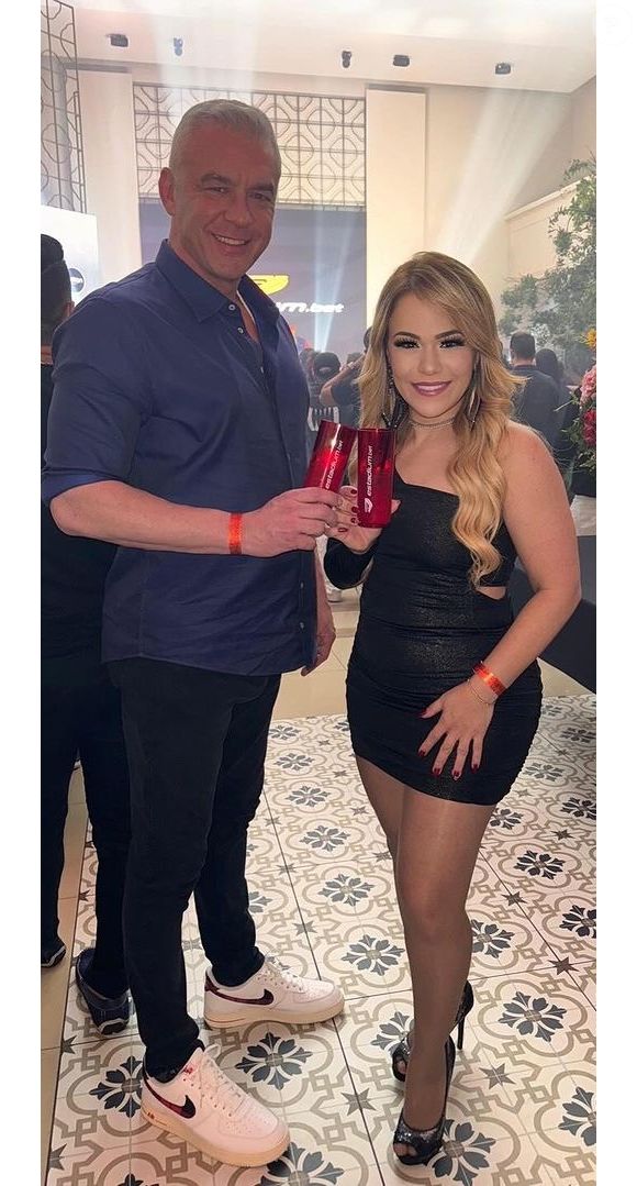 Alexandre Correa negou qualquer envolvimento romântico com Flavinha Cheirosa, mas ela garante que os dois viveram um affair