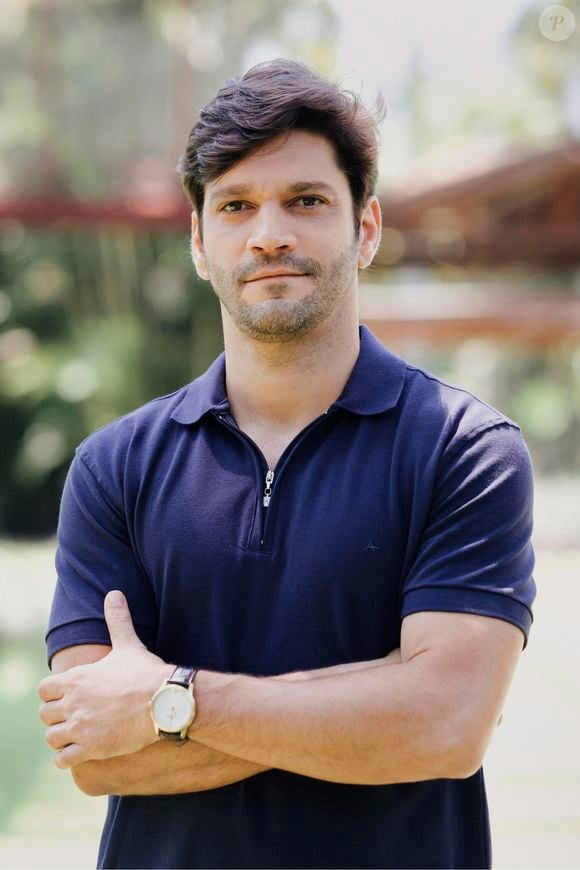 Vanderson (Armando Babaioff) - Ex-marido de Ellen, foi realmente apaixonado por ela, mas nunca deixou de ser mau-caráter.