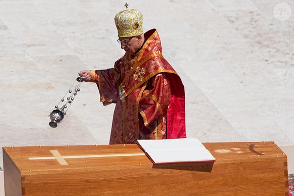 Funeral de Papa Francisco teve início por volta de 5h (horário de Brasília)