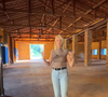 Mesmo com as mudanças para receber o casamento, a Casa Gialla mantém características da construção histórica. Segundo a Quem, os tijolos originais, assim como a fachada e a lateral do salão, foram preservados durante a reforma da fazenda de mais de 180 anos