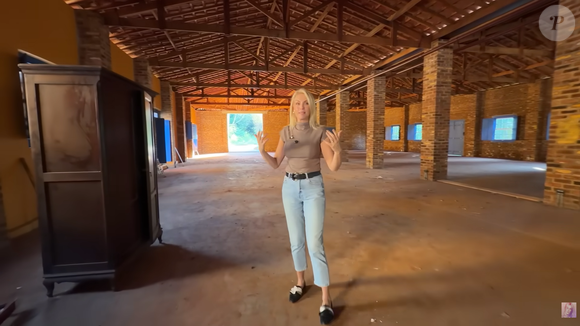 Mesmo com as mudanças para receber o casamento, a Casa Gialla mantém características da construção histórica. Segundo a Quem, os tijolos originais, assim como a fachada e a lateral do salão, foram preservados durante a reforma da fazenda de mais de 180 anos