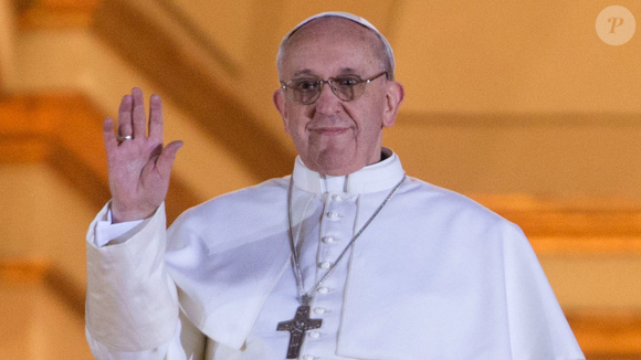 Em 2015, Papa Francisco revelou que não assistia televisão desde 1990, por escolha pessoal e espiritual