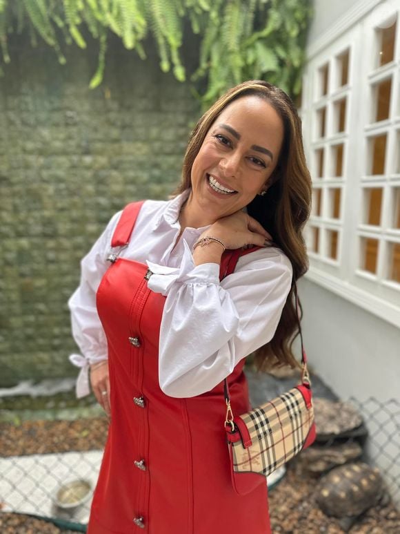 Silvia Abravanel chocou o público ao surgir com um visual renovado na web