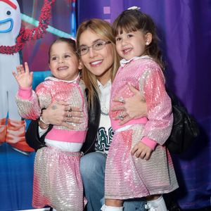 Óculos de Virginia  trata-se do modelo MM220 A02, uma colab entre a Gentle Monster e a Maison Margiela.