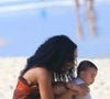 Lorena Maria levou o filho bebê com MC Daniel, Rás, à praia da Barra da Tijuca, Zona Oeste do Rio