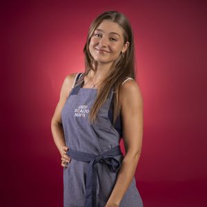 Luiza Soares – Luiza, de 30 anos, nasceu e vive na cidade do Rio de Janeiro. Nutricionista, concluiu recentemente a faculdade de gastronomia e está realizando um sonho antigo: participar de um reality de culinária