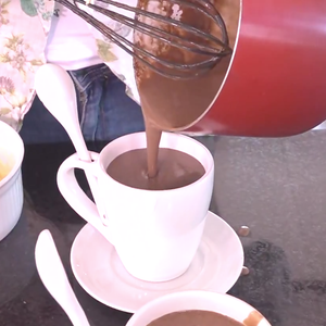 Receita de chocolate quente caseiro de Ana Maria Braga rende mais de 2 xícaras