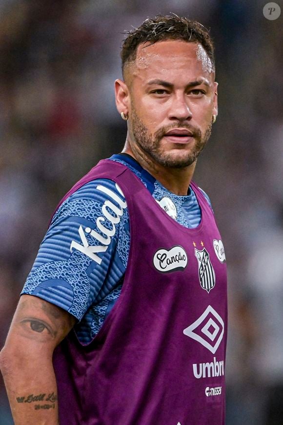 Ainda sem previsão de volta aos campos, Neymar foi alvo de novas críticas de Luana Piovani, seu desafeto