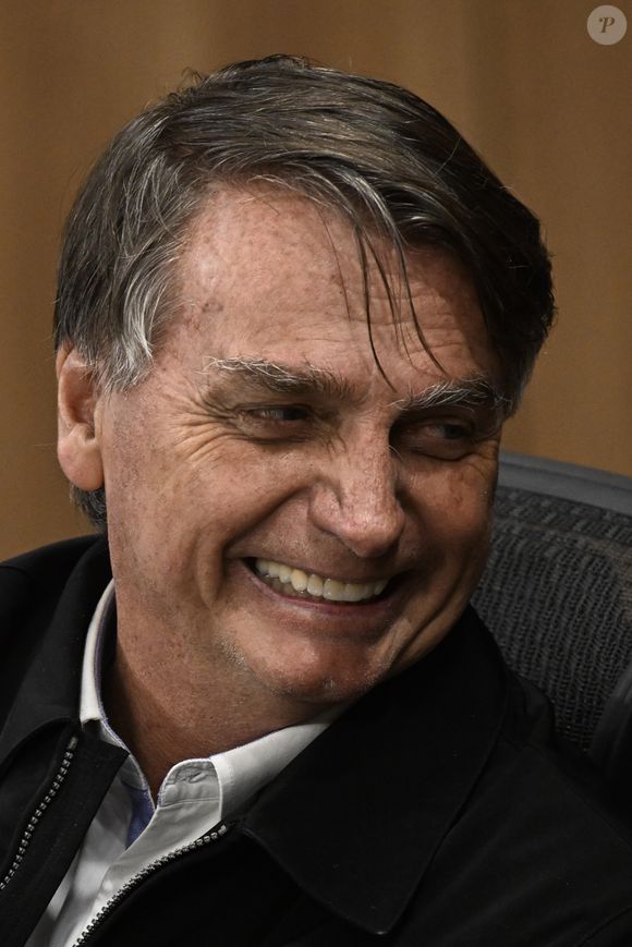 Jair Bolsonaro: parlamentares aliados só relaxaram na manhã da segunda-feira (14), quando médicos relataram que, na UTI, ele chegou a fazer brincadeiras
