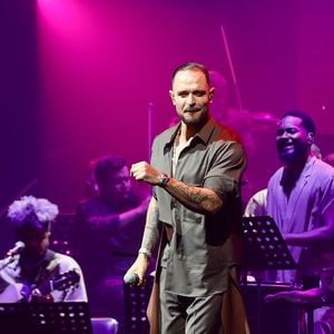 Diogo Oliveira cantou a música ‘Flor de Caña’, escrita em homenagem a Paolla Oliveira, em novo show