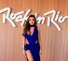 Nicole Bahls: a apresentadora aposta no impacto da cor azul-caneta com um vestido fluido repleto de recortes cut-out na cintura, fenda profunda lateral e faixa acoplada no pescoço estilo echarpe. Para contrastar com a peça marcante, completou o visual com botas estilo western brancas de bico fino e maxibracelete dourado no braço