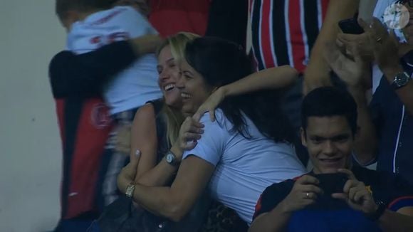 Gol do Brasil na Copa mexe com emoções dos torcedores. 'Cérebro recebe uma informação que interpreta como altamente significativa: uma conquista, uma vitória ou a aproximação de um objetivo desejado', detalha especialista