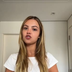 Julinha Gomes beijou Luciana Gimenez? Vídeo de festa de Ano Novo levou hipótese na web e fez atriz reagir
