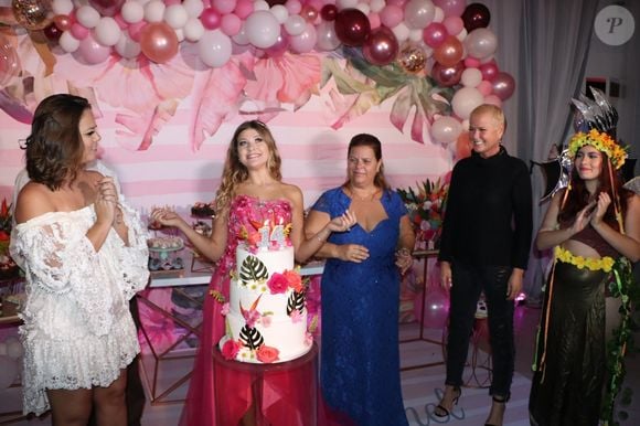Sobrinha de Xuxa, Nikki Meneghel foi confortada após revelar morte da mãe - na foto, festa de aniversário da influencer