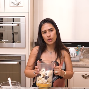 Receita do bolo de Simone Mendes é simples: basta bater todos os ingredientes do liquidificador