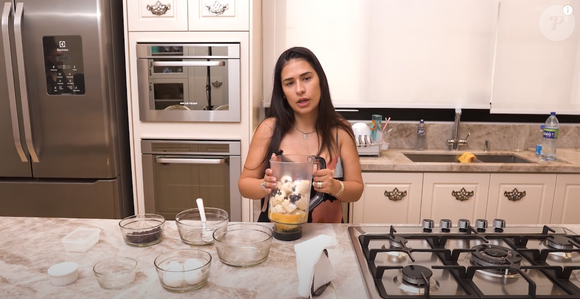 Receita do bolo de Simone Mendes é simples: basta bater todos os ingredientes do liquidificador
