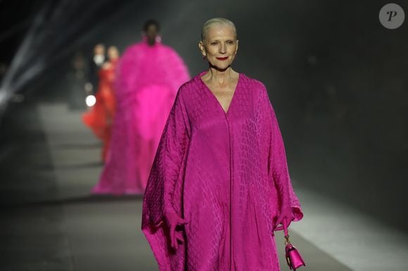 Maye Musk, mãe de Elon Musk, além de modelo, também é nutricionista, influenciadora e empreendedora