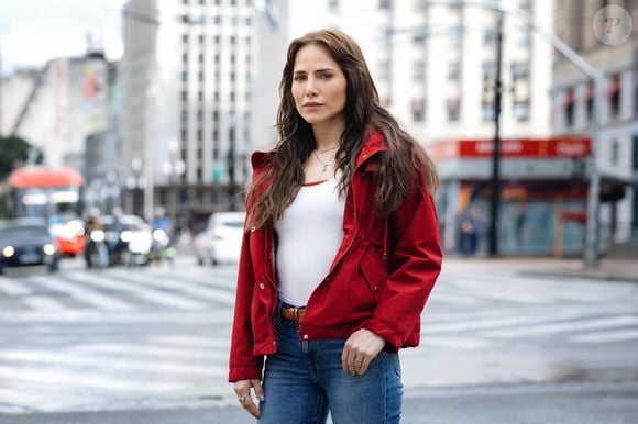 Em 'Quem Ama, Cuida', novela de Walcyr Carrasco que chega após 'Três Graças' e o 'BBB 26', Letícia Colin aposta em uma interpretação emocional ao dar vida à Adriana, mulher que transforma dor em força em meio ao caos de uma São Paulo devastada