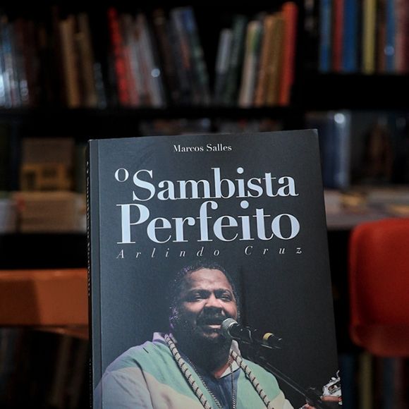AGN_3292910 - Rio de Janeiro, BRASIL    Barbara Cruz e Flora Cruz chegam para o lançamento do livro "O Sambista Perfeito" em homenagem a Arlindo Cruz, na livraria da travessa. Fotos: Victor Chapetta - Agnews

Pictured: Barbara Cruz e Flora Cruz chegam para o lançamento do livro "O Sambista Perfeito" em homenagem a Arl

AgNews 7 JULHO 2025 

BYLINE MUST READ: Victor Chapetta / AgNews

Cristiana Silva
