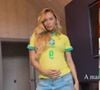 Gabriely Miranda posta foto do barrigão de seis meses e bolsa cara no Instagram