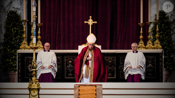 Papa expressa preocupação com a saúde em meio à luta contra a pneumonia e faz pedido às pessoas próximas: 'Talvez não sobreviva'