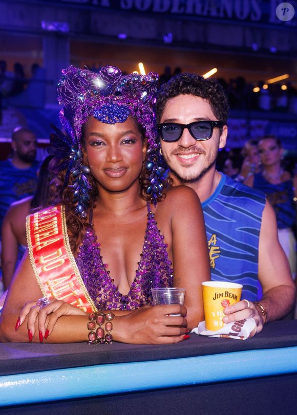 A aproximação de Iza com João Vítor Silva trouxe à tona um vídeo de nudez frontal gravado pelo ator em uma produção lançada há seis anos