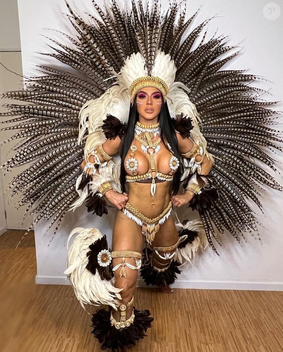 Corpo de Tamires Assis é destaque nas fantasias exuberantes de Parintins: ela é musa e guia do levantador de toadas Davi Assayag