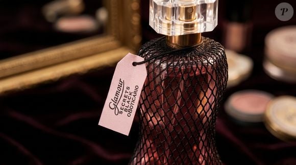 Com preço de R$ 199,90, o Glamour Secrets Black reúne notas florais, frutas vermelhas e um delicado toque gourmand para criar uma fragrância marcante, elegante e perfeita para quem deseja deixar uma impressão inesquecível