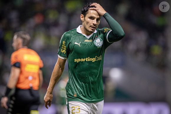 Raphael Veiga é jogador do Palmeiras e está disputando a Copa do Mundo de Clubes da FIFA