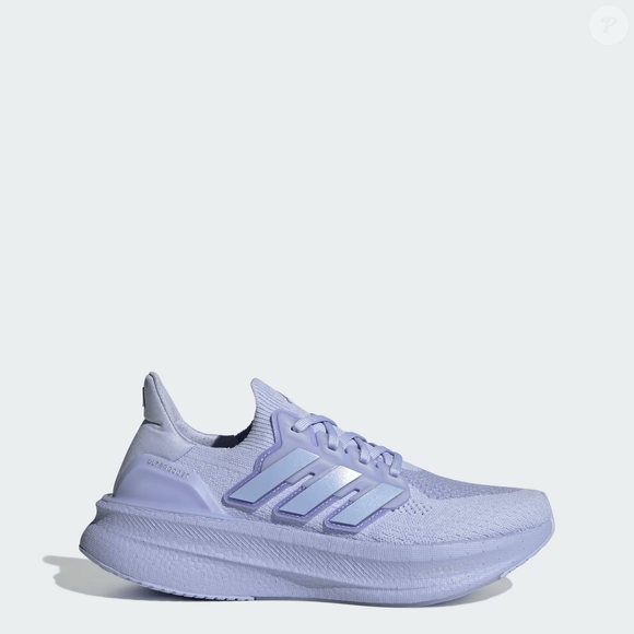 O Tênis Ultraboost 5 da adidas, na cor violeta, entrega exatamente essa proposta. Até o fechamento da matéria, o preço é R$ 799,99 ou até 8x de R$ 100,00 sem juros