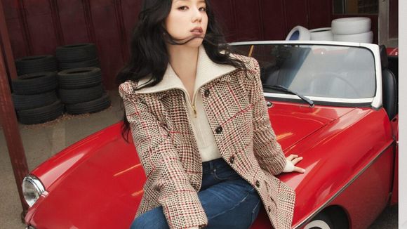 4 lições de estilo para copiar de Jisoo, do BLACKPINK, em campanha de moda que mistura luxo e nostalgia para  Tommy Hilfiger