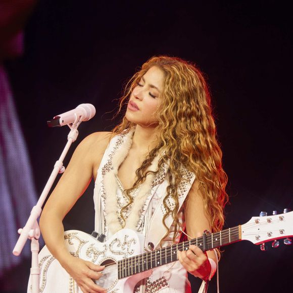 Shakira chega ao Rio com status de fenômeno mundial e patrimônio milionário consolidado