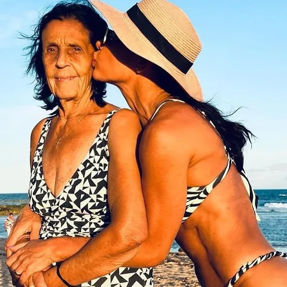 Scheila Carvalho celebra que sua mãe está segura, apesar do prejuízo material: ‘A carretinha está submersa, mas isso é o de menos’