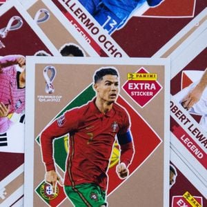 Quanto vale a figurinha do Cristiano Ronaldo da Copa do Mundo 2026? Versão lendária chega a custar R$ 10 mil