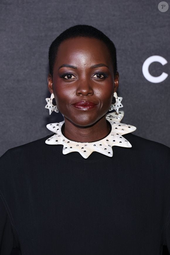 'Somos ensinadas que menstruação significa dor', escreveu Lupita Nyong’o ao falar sobre miomas uterinos