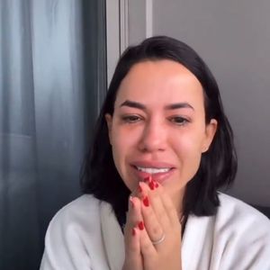 Chorando, Larissa Tomásia se defendeu após acusações: 'Não sou uma mulher vulgar e não acho justo as coisas que estou passando'