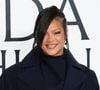 Aos 7 meses, Rihanna mostra rosto da 3ª filha, Rocki, em capa de revista, e detalhe rouba a cena: 'Essa criança é a MÃE dela!'