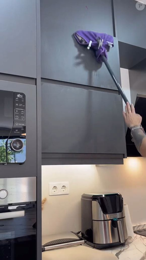 É importante, porém, adaptar o utensílio a cada material. As paredes pintadas, os móveis laqueados e as superfícies delicadas podem exigir uma limpeza específica