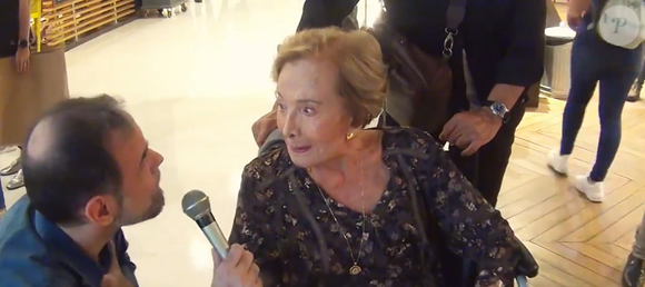 Aos 89 anos, Glória Menezes ainda provocava comoção em suas aparições públicas. Em agosto de 2024, a atriz foi à Travessa, no Leblon, acompanhada do filho Tarcísio Filho, para prestigiar Boni