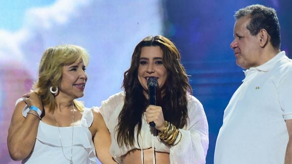 Lauana Prado grávida: cantora deixa barriga à mostra ao revelar 1º bebê uma semana após separação conturbada de Tati Dias. 'Vida ganhou novo sentido'