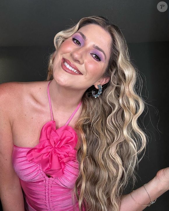 A gravidez foi revelada após uma cuidadosa coordenação com o portal LeoDias, que primeiramente descobriu a informação. A equipe optou por aguardar o momento adequado para realizar o anúncio em conjunto com o casal.