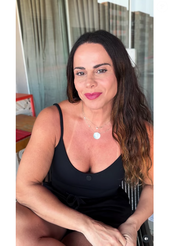 Com o rosto natural e sem os olhos puxados do vídeo, Viviane Araújo lamentou as críticas à sua aparência