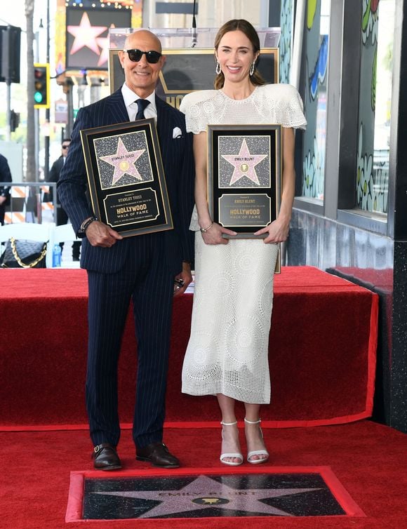Emily Blunt e Stanley Tucci foram homenageados nesta quinta-feira (30) com estrelas na Calçada da Fama de Hollywood, ampliando o legado do elenco de 'O Diabo Veste Prada' na icônica atração de Los Angeles