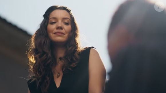 Francesca esconde passado na casa da família Brandão