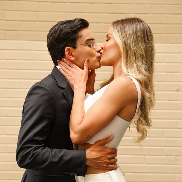 “A ideia é morar junto. Ficamos três meses morando junto. Eu não concordo, para mim não funciona isso de ficar longe, de vez em quando se encontrar e rolar alguma coisa”, afirmou Dudu.