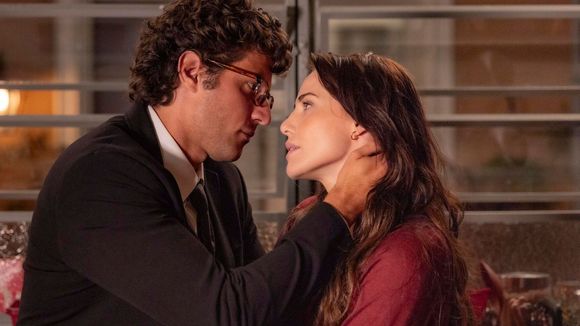 A Globo caiu na real: o detalhe no romance de Adriana e Pedro em 'Quem Ama Cuida' resgata fórmula clássica e ganha força após 2 meses da novela no ar