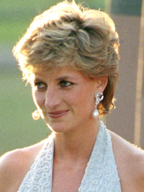 Vizzano se inspira em Lady Di para criar sandálias de festa, sucesso nos anos 90, que estão de volta em 2026 mais confortáveis e acessíveis