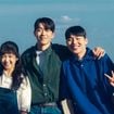 Terminei de maratonar este dorama da Netflix e agora meu maior sonho é voltar aos anos 90: uma Coreia nostálgica, os primeiros sonhos adolescentes e um amor avassalador marcam esta trama com Kim Tae-ri e Nam Joo-hyuk